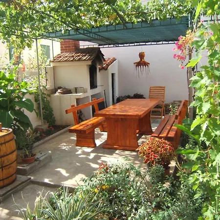 Kleines Emil Bordo Apartmán